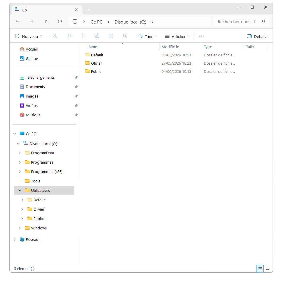Emplacement du dossier des utilisateurs Copie d'écran montrant l'emplacement du dossier ces utilisateurs C:\Users dans l'arborescence de l'explorateur de fichiers de Windows 11